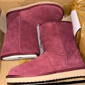 . Kookaburra by UGGS size 7.
